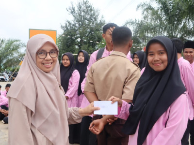 juara 1 jurnalistik dalam memeriahkan HUT RI tgl 18 agustus atas nama NADYA MEIYESTI ULFA