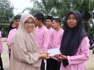 juara 2 jurnalistik dalam memeriahkan HUT RI tgl 18 agustus atas nama OLIVIA PERMATA DWI PUTRI