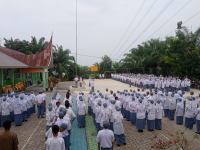 upacara 18/09/23 pelaksaa XII Ips 2